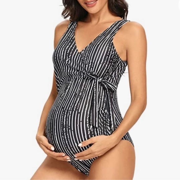 NWT Tempotrek Maternity Swimsuit Black &
White Size S - Picture 3 of 3